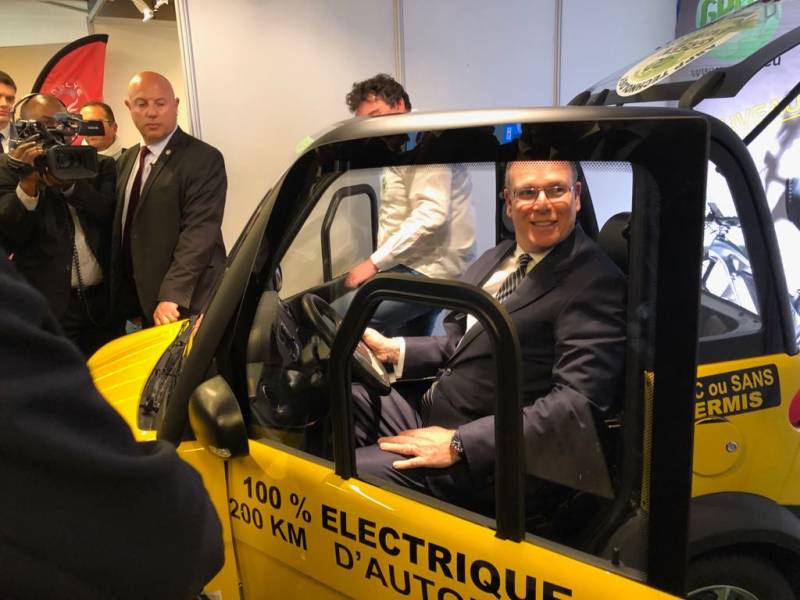 Le prince Albert II de Monaco agréablement surpris par les petites voitures électriques JIAYUAN 