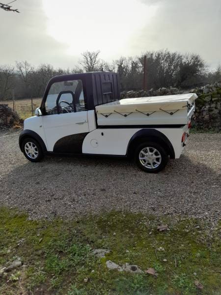 Camion électrique avec benne basculante et sans permis 